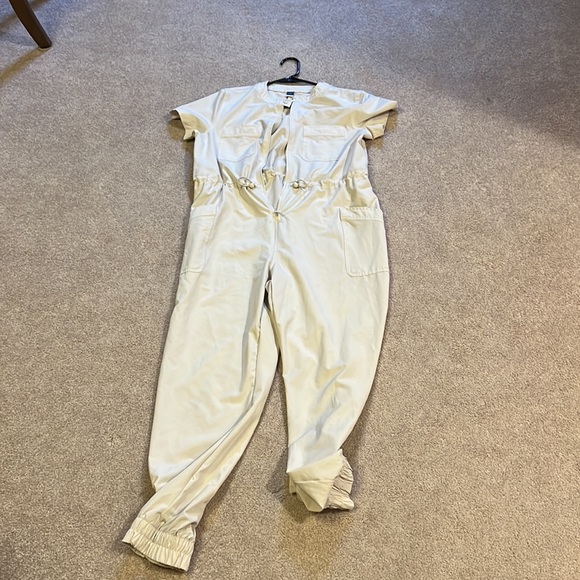 Old navy jumpsuit - Picture 3 of 6